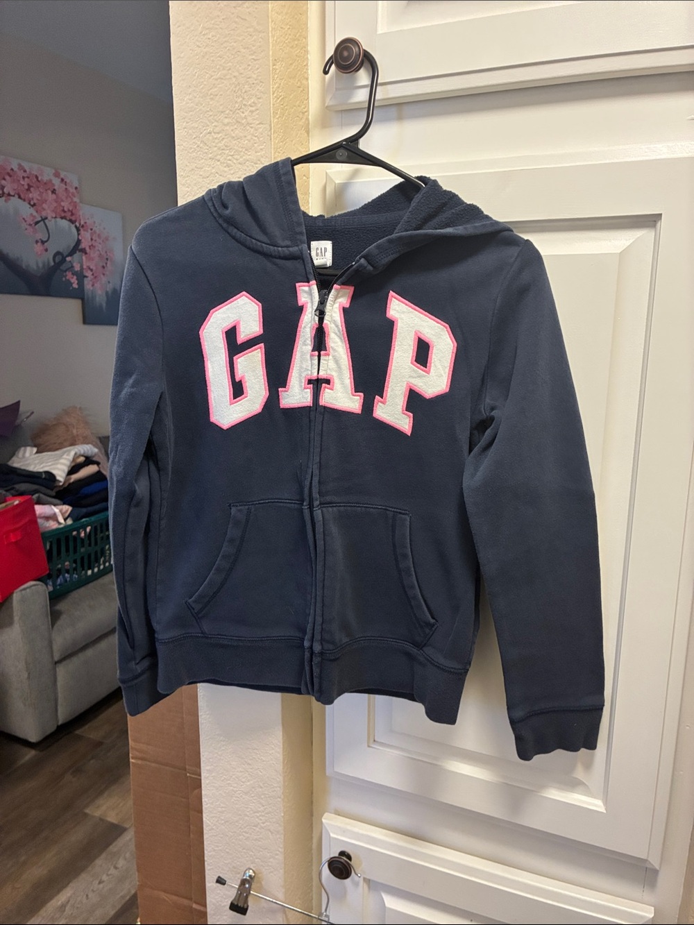 3 for $15 🦋🦋 Girls Gap Kids Navy zip up Hoodie with Pink and White Logo